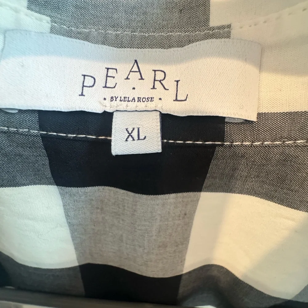 Black & White Buffalo Check Button-Front Blouse - Picture 2 of 9